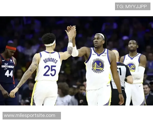 波杰姆斯基赛前与前队友维金斯重聚两人亲密拥抱温情互动